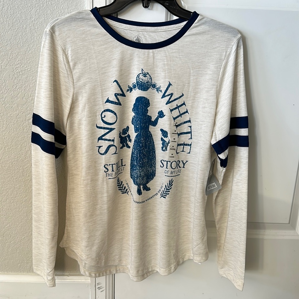 NWT Snow White Soft Sport Jersey Style (M)